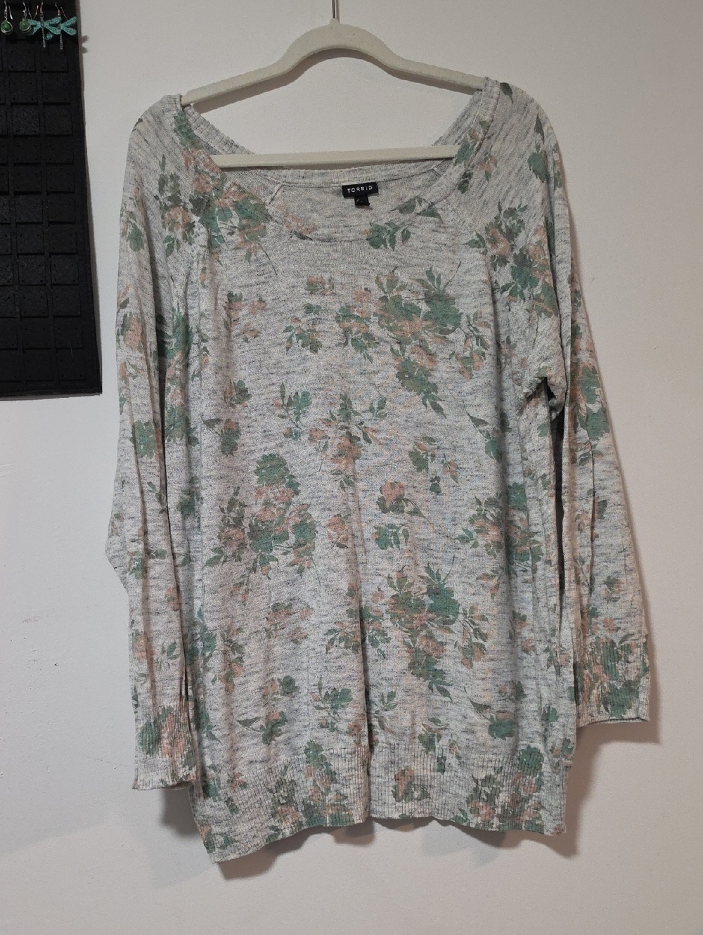 torrid Size 3, Raglan Style, Gray And Floral, Lightweight , Longsleeve Top